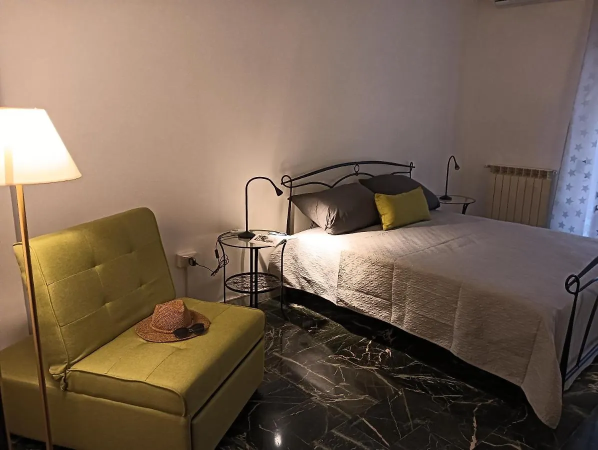 Laura Domus Apartment Portici Italy